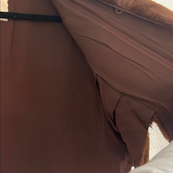 Vintage Luxurious Brown Fur Cape - Picture 4 of 5